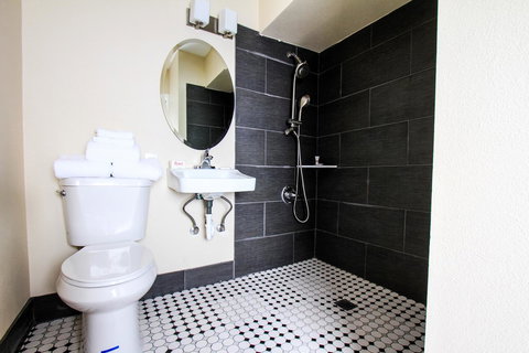 Red Roof Inn PLUS+ Williams â€“ Grand Canyon - Renee 9