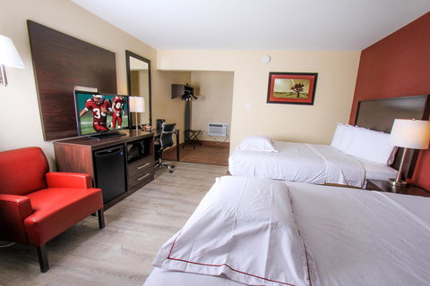 Red Roof Inn PLUS+ Williams â€“ Grand Canyon - Renee 7