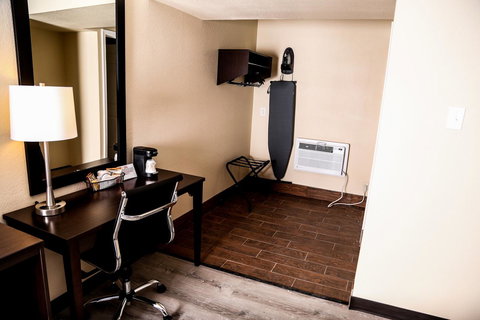 Red Roof Inn PLUS+ Williams â€“ Grand Canyon - Renee 34