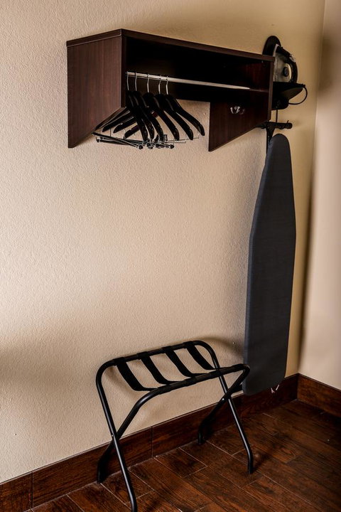 Red Roof Inn PLUS+ Williams â€“ Grand Canyon - Renee 36