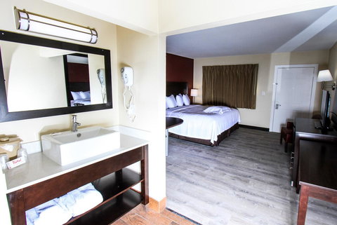 Red Roof Inn PLUS+ Williams â€“ Grand Canyon - Renee 15