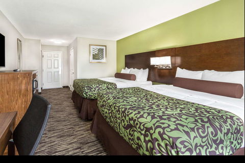 Comfort Inn & Suites - Internet Find 14
