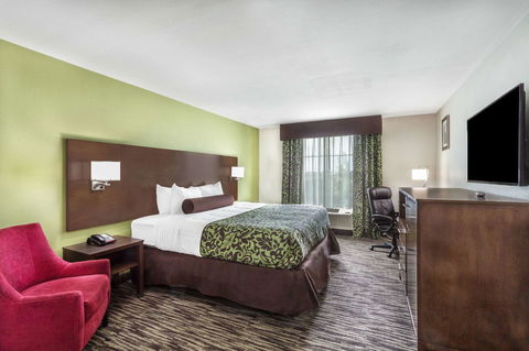 Comfort Inn & Suites - Internet Find 8