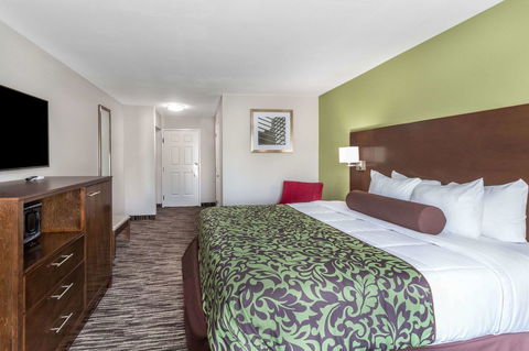 Comfort Inn & Suites - Internet Find 17