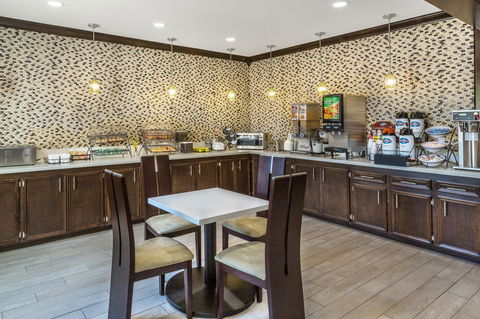 Comfort Inn & Suites - Internet Find 4