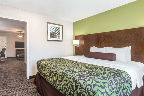 Comfort Inn & Suites - Internet Find 7
