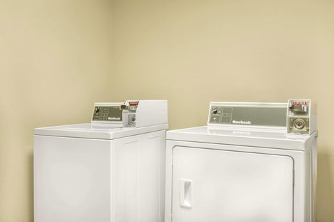 Comfort Inn & Suites - Internet Find 11