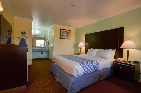 Morro Bay Beach Inn - Renee 8
