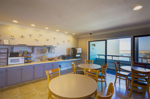 456 Embarcadero Inn & Suites - Renee 41