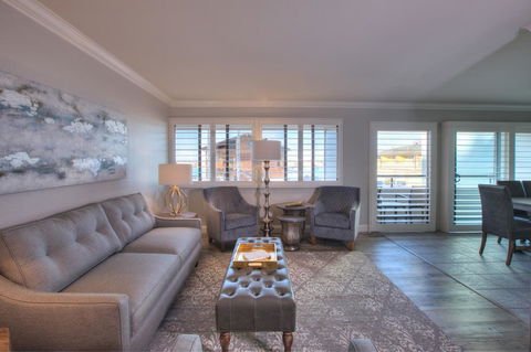 456 Embarcadero Inn & Suites - Renee 5