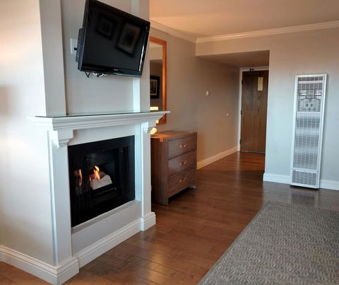 456 Embarcadero Inn & Suites - Renee 21