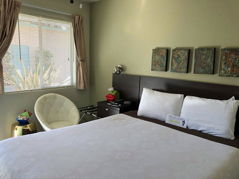 Bayfront Inn - Renee 17