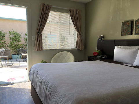 Bayfront Inn - Renee 19