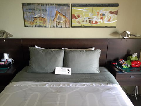 Bayfront Inn - Renee 44