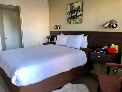 Bayfront Inn - Renee 22