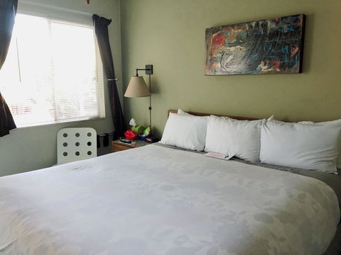 Bayfront Inn - Renee 18