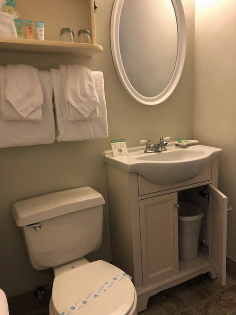 Bayfront Inn - Renee 11