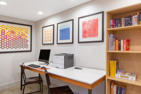 Holiday Inn Express Hotel & Suites Bishop - Internet Find 38