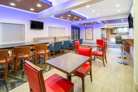 Holiday Inn Express Hotel & Suites Bishop - Internet Find 20