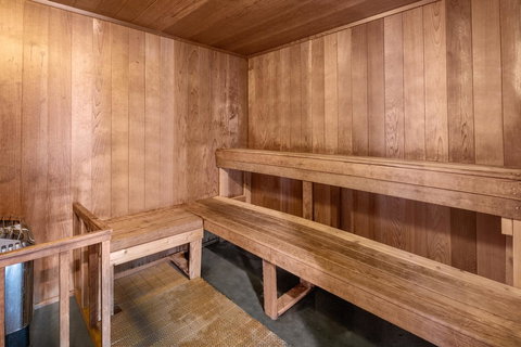 Holiday Inn Express Hotel & Suites Bishop - Internet Find 17