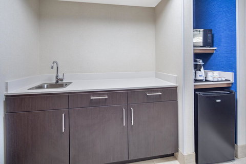 Holiday Inn Express Hotel & Suites Bishop - Internet Find 4