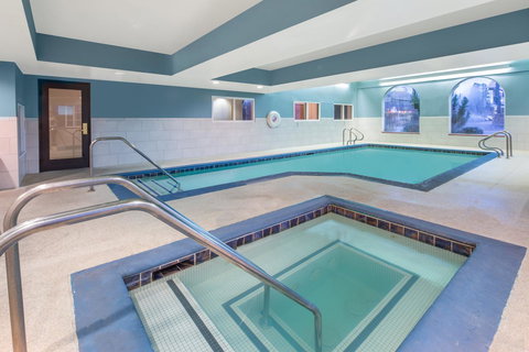 Holiday Inn Express Hotel & Suites Bishop - Internet Find 25