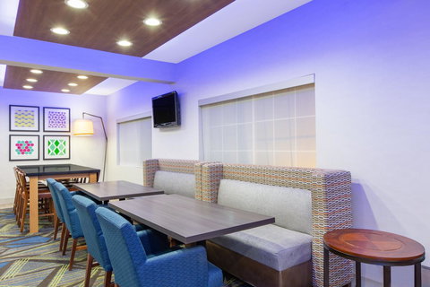 Holiday Inn Express Hotel & Suites Bishop - Internet Find 28