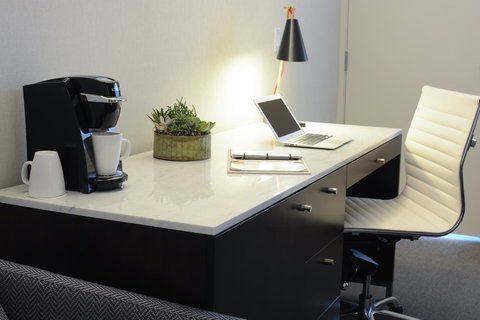 Hotel Lucent - Renee 14