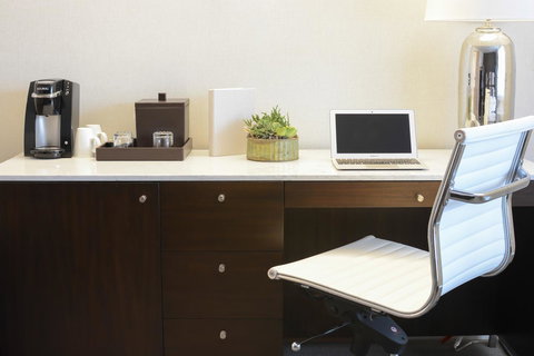 Hotel Lucent - Renee 13