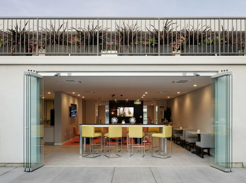 Hotel Lucent - Renee 28