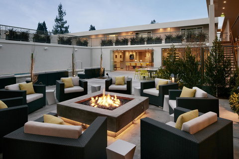 Hotel Lucent - Renee 4