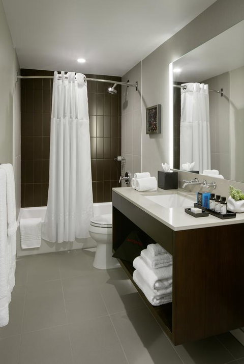 Hotel Lucent - Renee 22