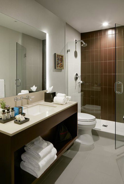 Hotel Lucent - Renee 19