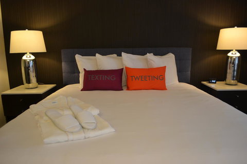 Hotel Lucent - Renee 6