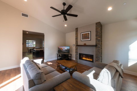 Boulder Ridge - 3BR/2BA Holiday Home - Internet Find 7