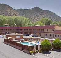 Glenwood Springs Cedar Lodge