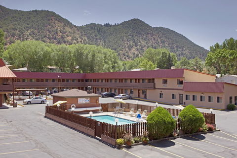 Glenwood Springs Cedar Lodge - Internet Find 0