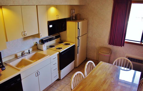 Glenwood Springs Cedar Lodge - Internet Find 30