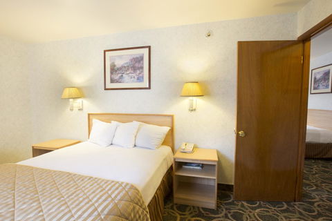 Glenwood Springs Cedar Lodge - Internet Find 28