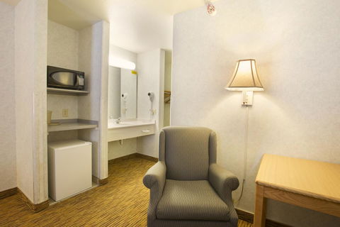 Glenwood Springs Cedar Lodge - Internet Find 19