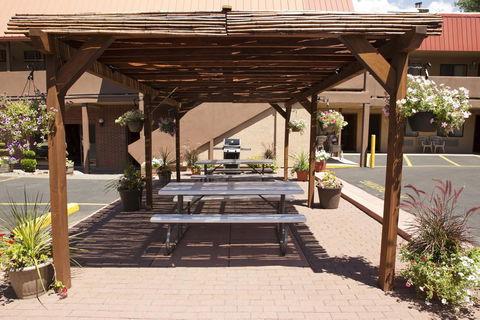 Glenwood Springs Cedar Lodge - Internet Find 11