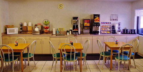 Glenwood Springs Cedar Lodge - Internet Find 6