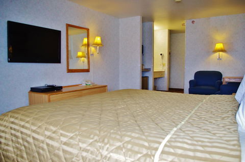 Glenwood Springs Cedar Lodge - Internet Find 18