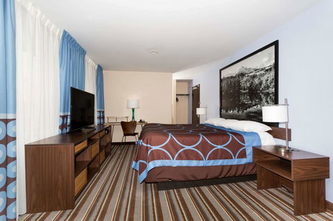Super 8 By Wyndham Longmont/Twin Peaks - Internet Find 14