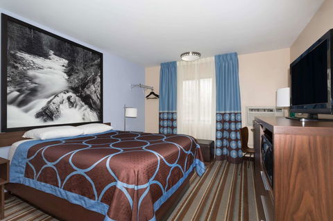 Super 8 By Wyndham Longmont/Twin Peaks - Internet Find 11