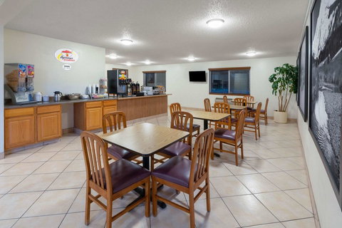 Super 8 By Wyndham Fountain - Renee 6