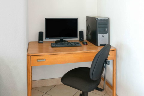 Super 8 By Wyndham Fountain - Renee 0