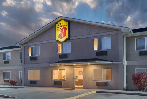 Super 8 By Wyndham Fountain - Renee 15