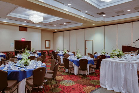Holiday Inn Bridgeport-Trumbull-Fairfield - Swimm 14