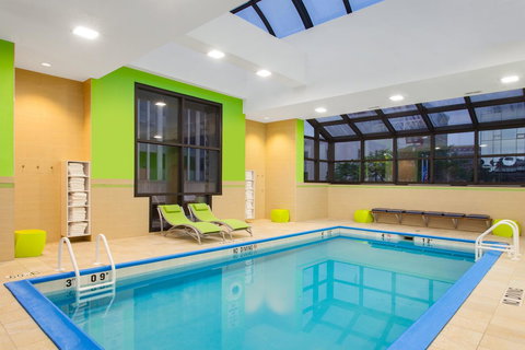 Holiday Inn Bridgeport-Trumbull-Fairfield - Swimm 23